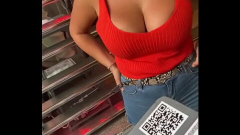 Busty VOYUER