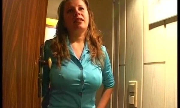 unbefriedigte hausfrau mit milch titten bumst fremd