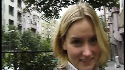 Deutsches Teen auf der Strasse angesprochen