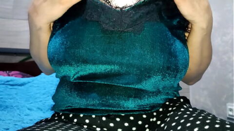 Watch me play with big natural tits
