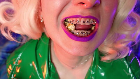 hot blonde eating food – popcorn ASMR mukbang