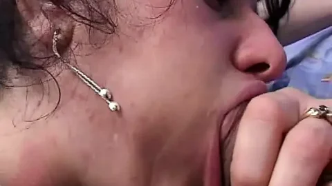 Italian couple make an amateur sextape with orgasms at home