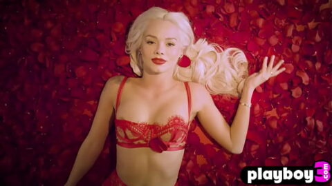 Petite small tits but perfect ass teen Elsa Jean exposed her stunning all natural body in perfect lingerie