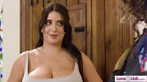 Sarah Arabic comes clean after she called in her busty bff Arabelle Raphael again.The brunette has been eying her big boobs for a while and wants them