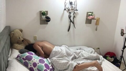 Hot lesbians have sex scissoring until they cum