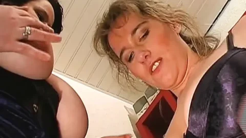 German Mature Ladies Play with Each Other in Office