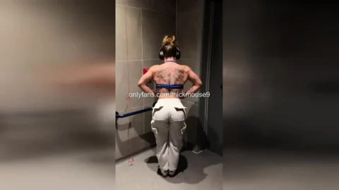 18yo Influencer Gangbanged During IG Live “Q&A” Session