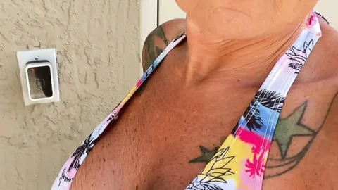Feeling sexy at the pool.. I sneak into the restroom.