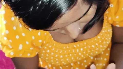 Bahan aapne bhai ka land hilai aaur aapne chut me pahli bar Bhai ka land dal di – brother and stepsister sex.