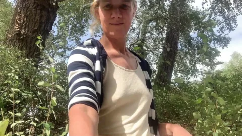 Tit flash outside